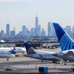 United Airlines says it will boot passengers who refuse to use headphones on planes